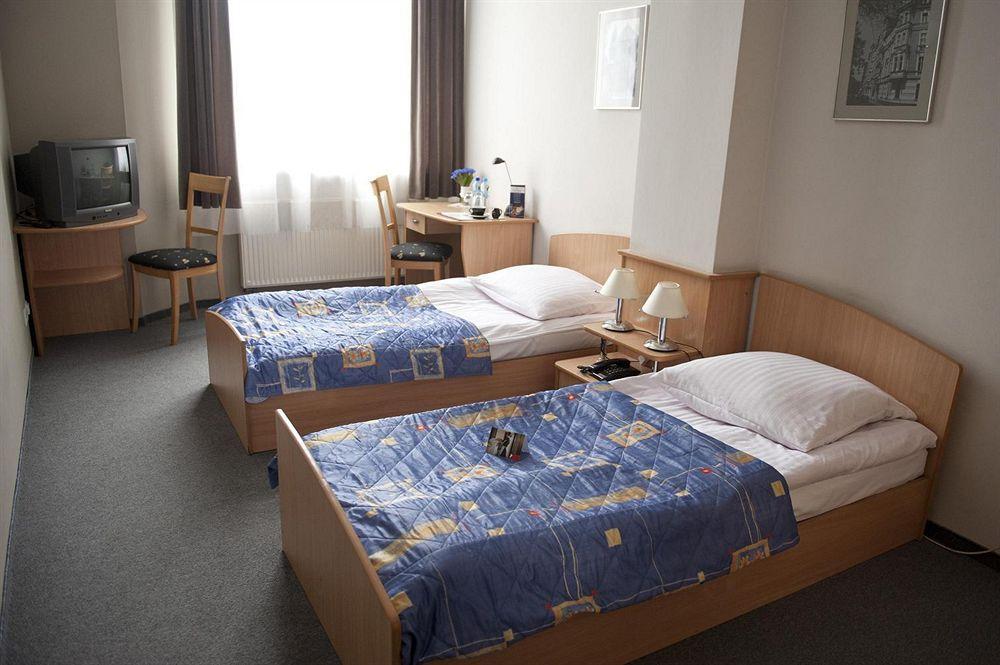 Hotel Diament Economy Γκλίβιτσε Εξωτερικό φωτογραφία