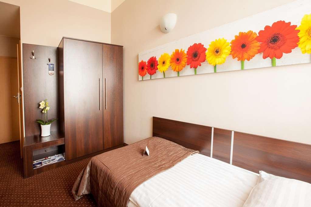 Hotel Diament Economy Γκλίβιτσε Δωμάτιο φωτογραφία