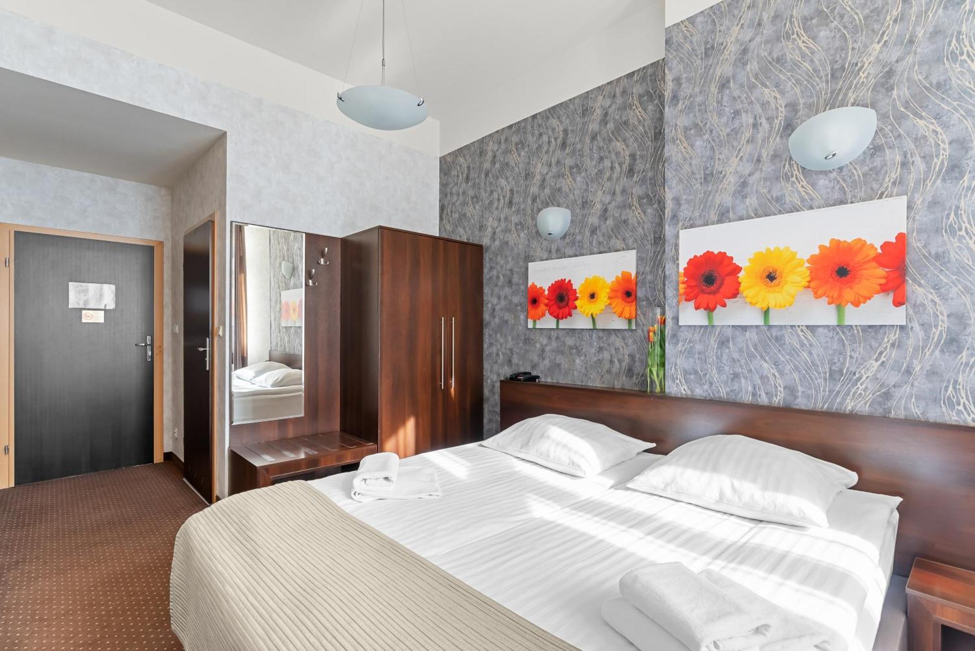 Hotel Diament Economy Γκλίβιτσε Εξωτερικό φωτογραφία