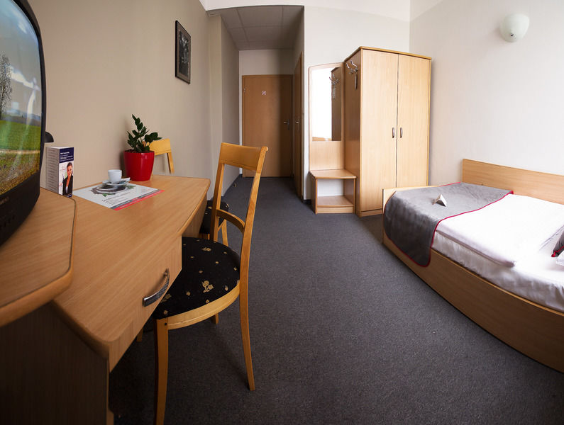 Hotel Diament Economy Γκλίβιτσε Εξωτερικό φωτογραφία