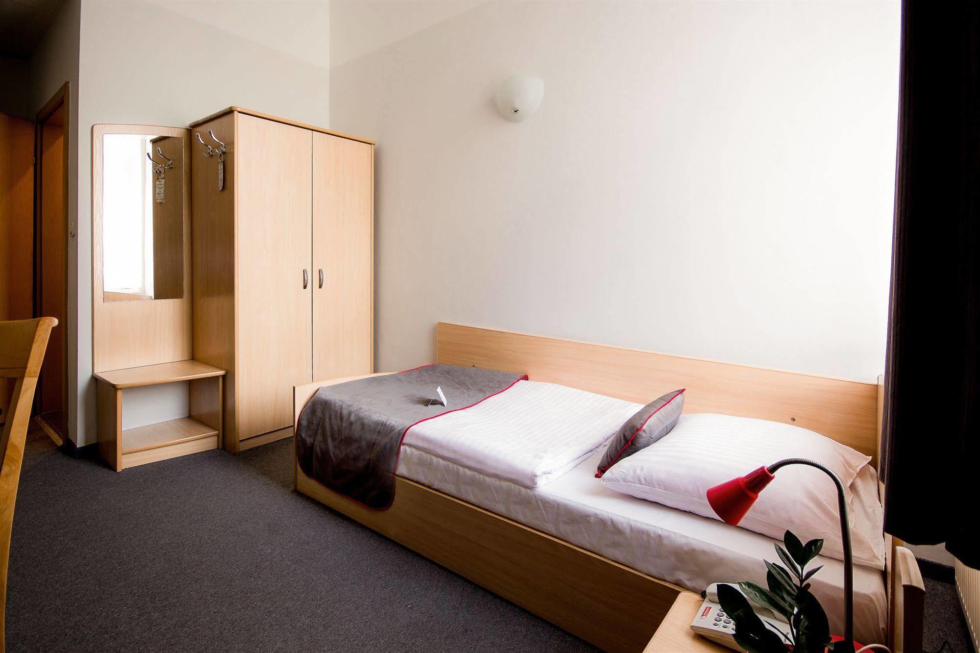 Hotel Diament Economy Γκλίβιτσε Εξωτερικό φωτογραφία