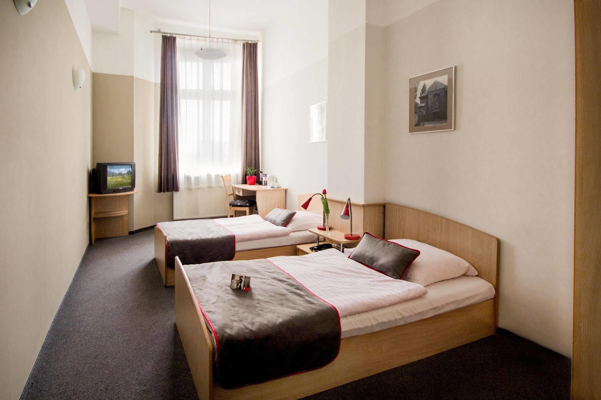 Hotel Diament Economy Γκλίβιτσε Εξωτερικό φωτογραφία